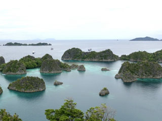 トリトン湾(インドネシア)