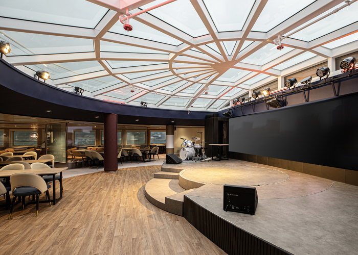 メインレストランステージ