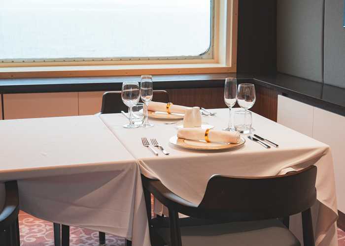 ロイヤルスイート限定特別ダイニングシート (コース料理)