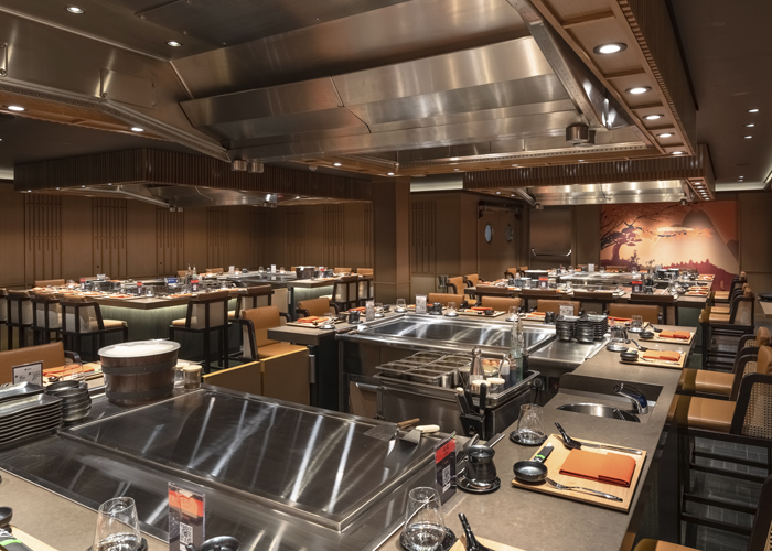 鉄板焼き・寿司レストラン「海渡(かいと)」：有料