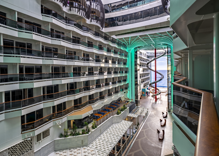 ワールド プロムナード